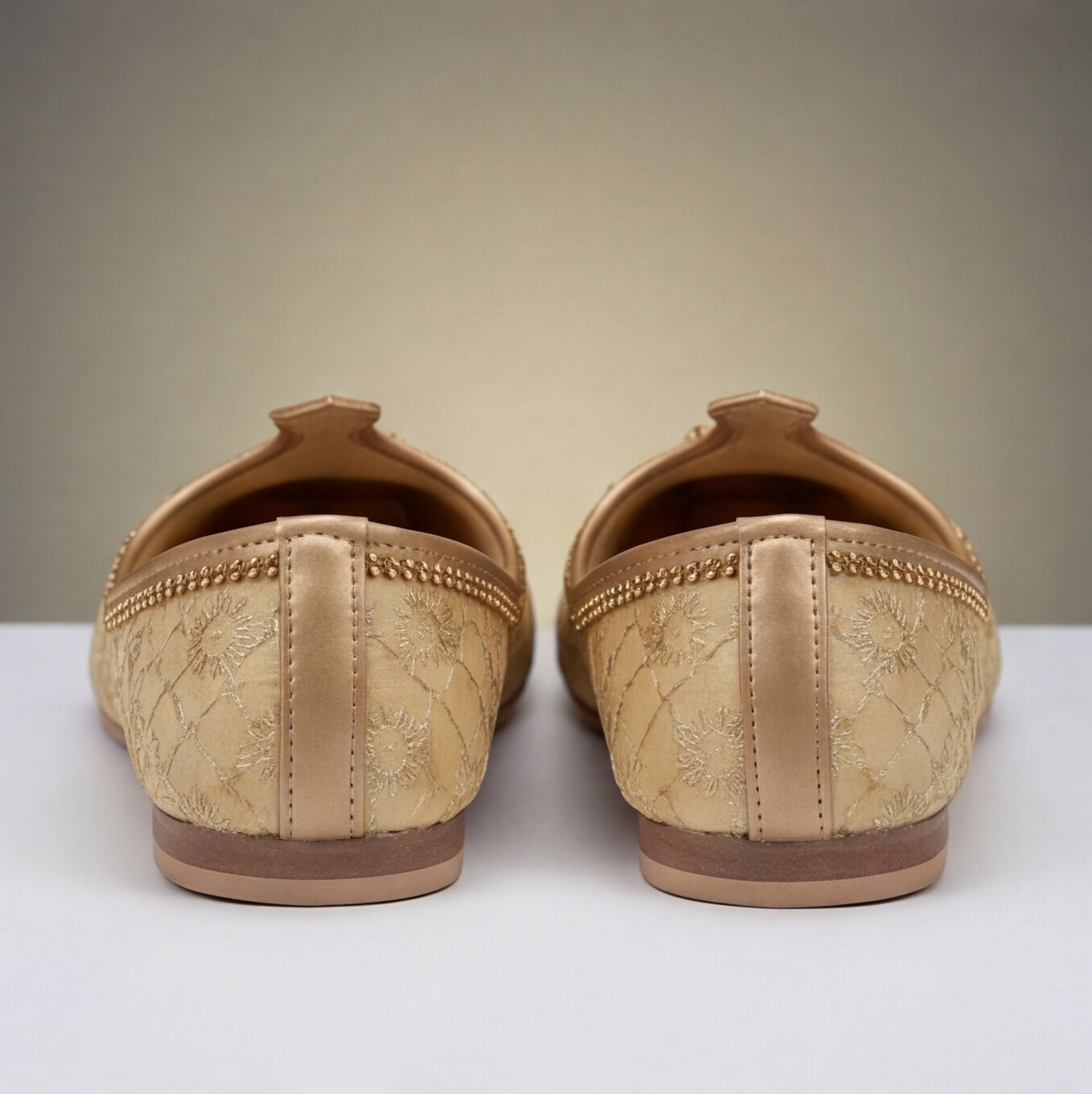 Cream Handmade Jooti